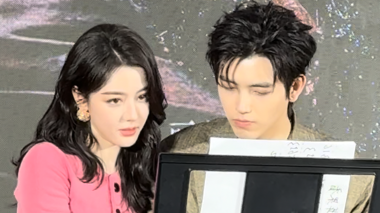 迪丽热巴陈飞宇四手联弹剧宣好浪漫