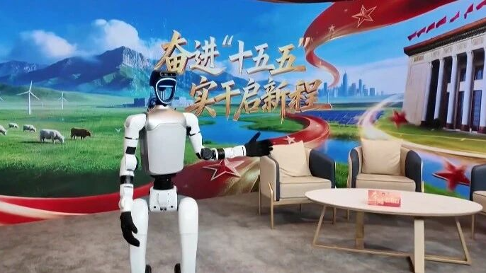 当AI机器人和记者一起上会 “赛博同事”到底有多强？