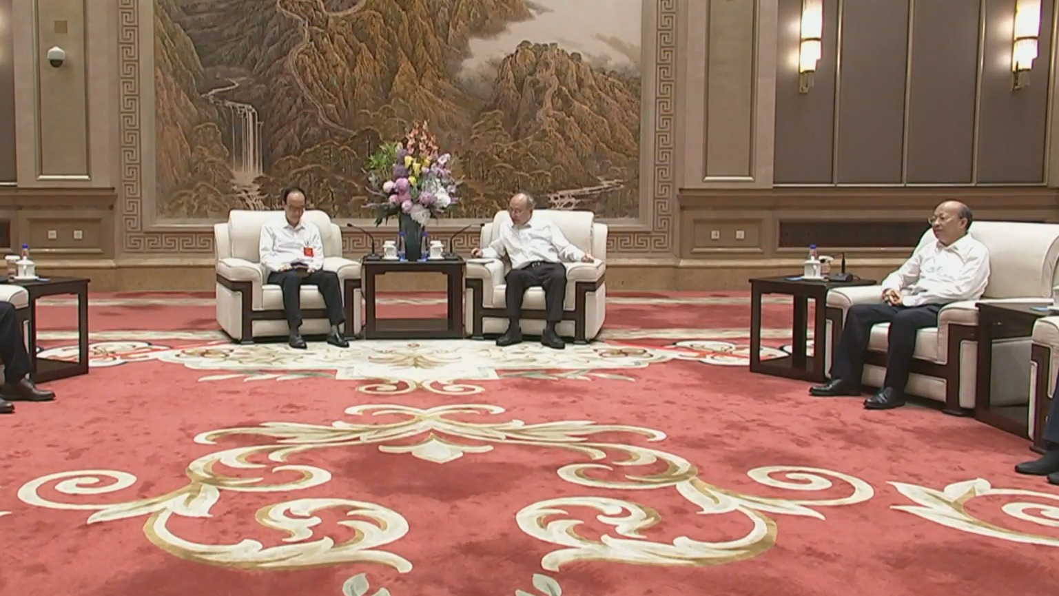 尹力会见香港全国人大代表专题调研组 李秀领一同会见_北京时间