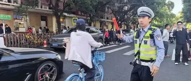 北京8.49万考生今日赴考!明天周一,通勤与赶考车流重合,需注意 北京8.49万考生今日赴考!明天周一,通勤与赶考车流重合,需注意