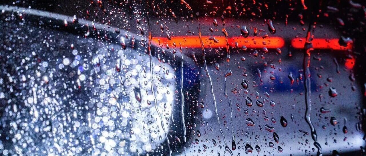 冰雹+暴雨+大风，北京多区多预警齐发，瓢泼大雨瞬间击散暑气！