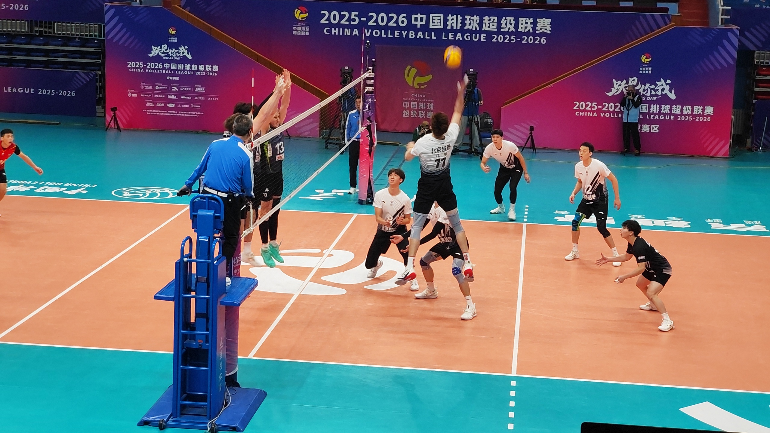 季后赛第五轮 北京男排直落三局拿下福建队