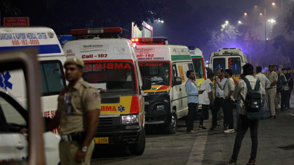 印度首都汽车爆炸已致超10人死亡，孟买等城市宣布高度警戒！印总理莫迪发文