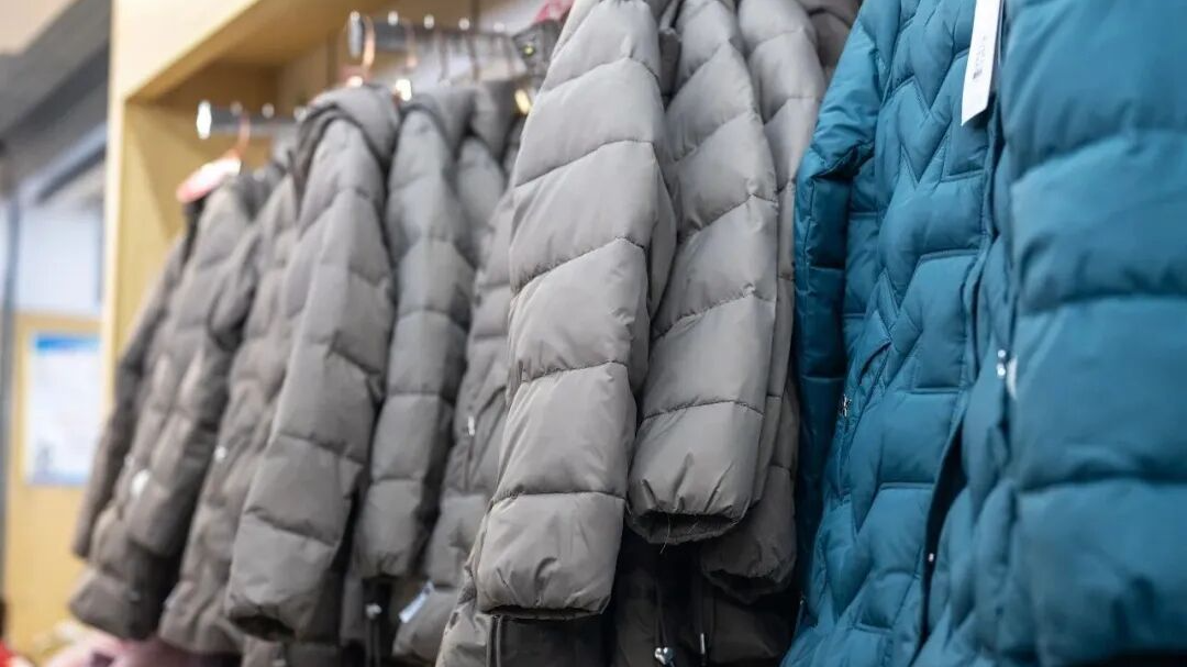 连续28天穿破损羽绒服超12小时，男子确诊“羽绒肺”呼吸衰竭