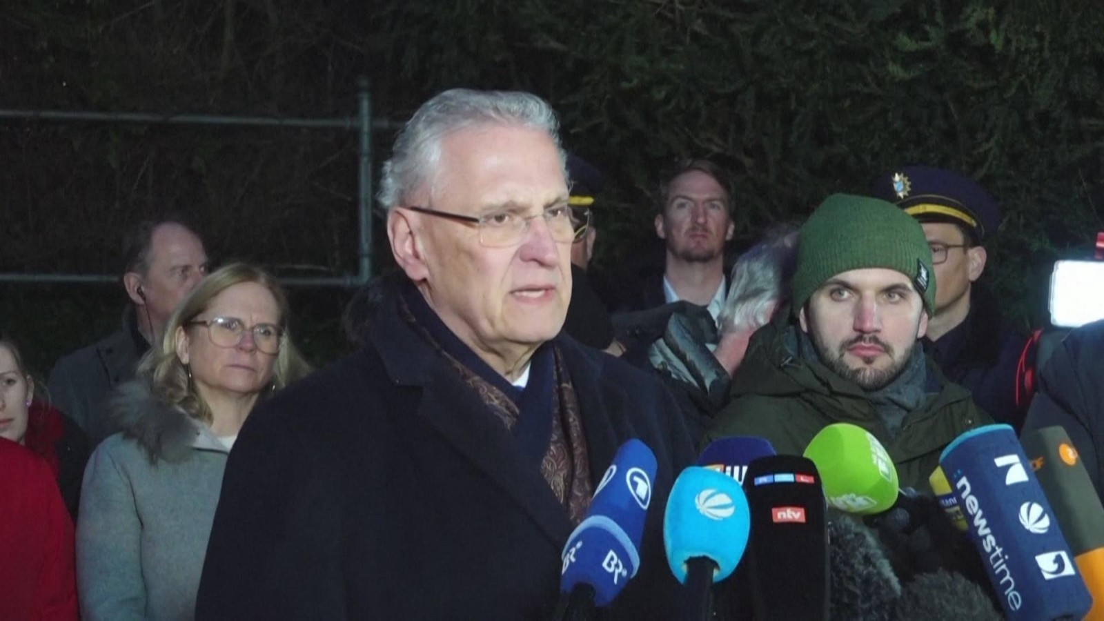 德国南部发生持刀袭击事件致4人死伤 嫌疑人患有精神疾病 德国南部发生持刀袭击事件致4人死伤 嫌疑人患有精神疾病