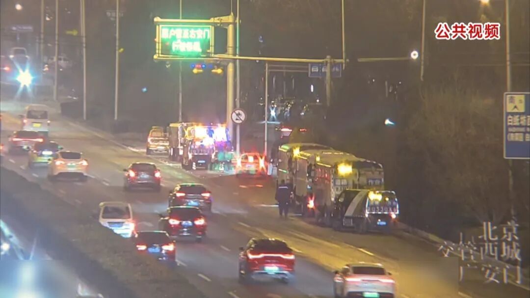 肇事司机及其所属企业已被追责!北京西二环货车遗撒事故后续—— 肇事司机及其所属企业已被追责!北京西二环货车遗撒事故后续——