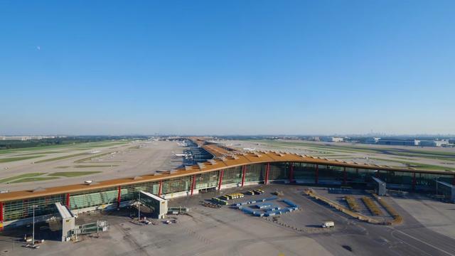 我在停机坪上捡FOD(二)4分钟VS3.2公里 航班起落间的排查 我在停机坪上捡FOD(二)4分钟VS3.2公里 航班起落间的排查