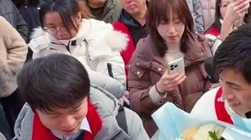 寄养家庭10个孩子,张云鹏从未被偏爱,志愿者高洋挺身而出做担保 寄养家庭10个孩子,张云鹏从未被偏爱,志愿者高洋挺身而出做担保