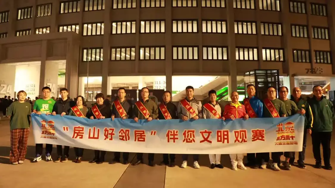 一场球赛超“燃”来袭 拉满秋日氛围感！