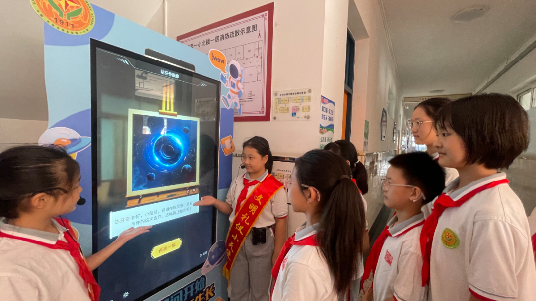 AI解锁科学新体验!怀柔一小“奇思妙问好奇窗”上线 AI解锁科学新体验!怀柔一小“奇思妙问好奇窗”上线