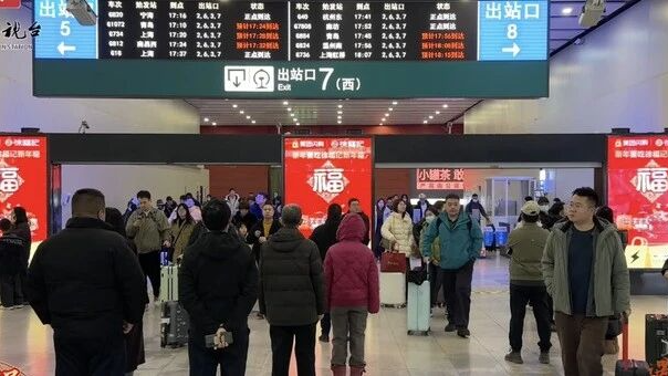 遇见暖就是年｜年后归来，他们行李箱里装满了爱