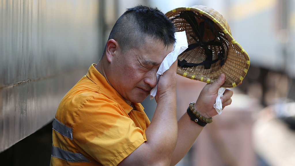 容易出汗的人，建议排查一下这4种病！别以为是身体代谢好