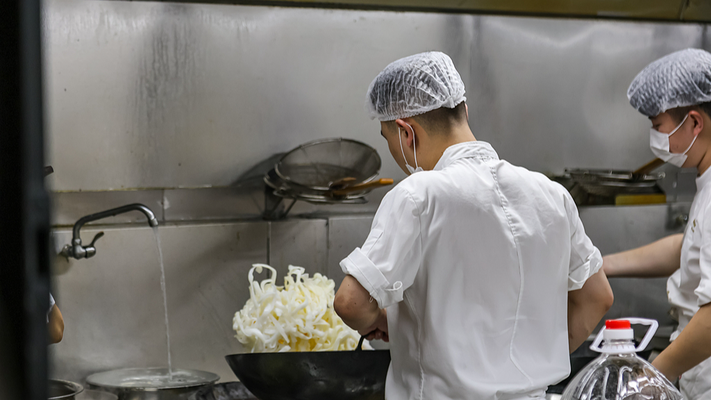 不吸烟也会得肺癌？厨房油烟竟也是肺癌隐形杀手？