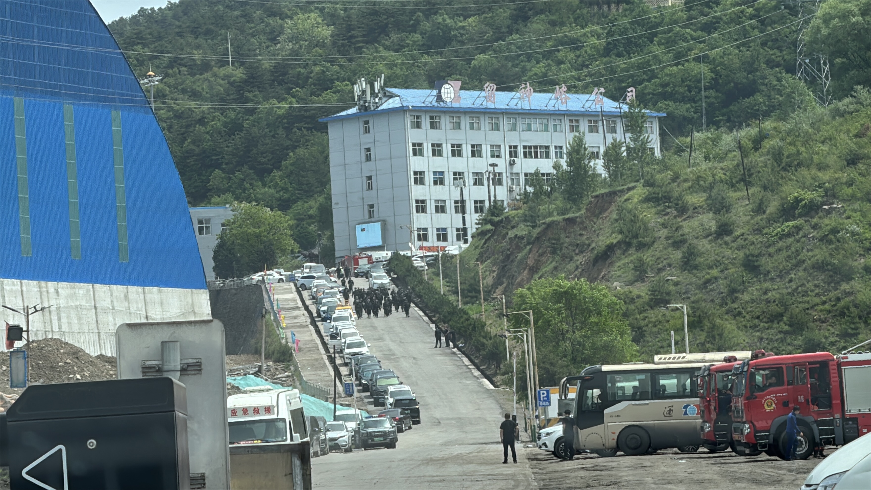 山西留神峪煤矿发生瓦斯爆炸事故,现场紧张救援中 山西留神峪煤矿发生瓦斯爆炸事故,现场紧张救援中