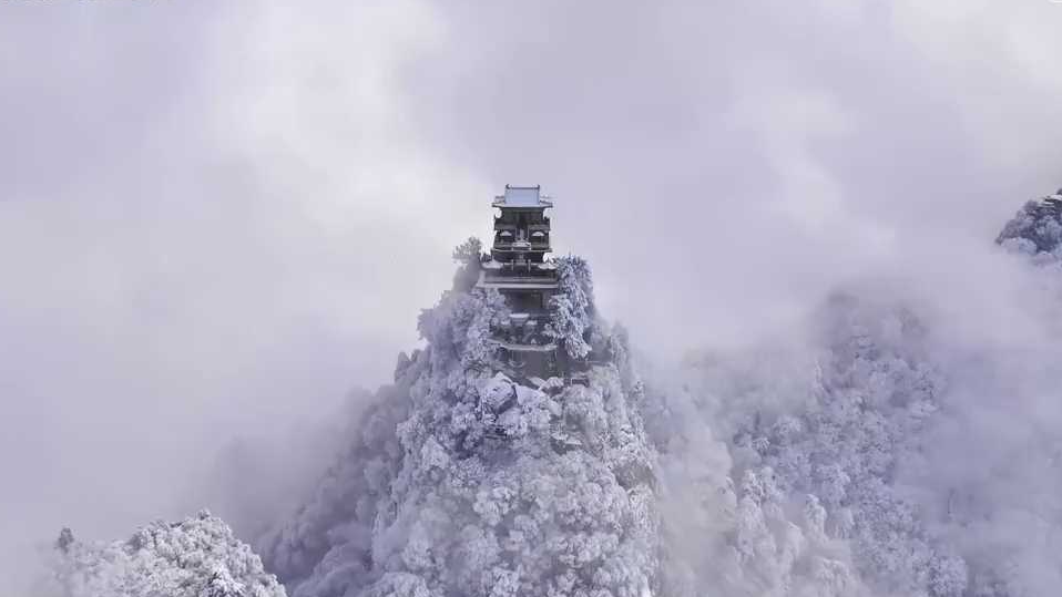 春雪覆山巅!终南山云海翻涌似天上宫阙 春雪覆山巅!终南山云海翻涌似天上宫阙