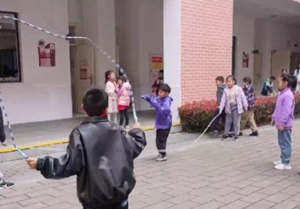 推进“午睡工程”、食堂后厨全透明 全国中小学新学期有了新变化 推进“午睡工程”、食堂后厨全透明 全国中小学新学期有了新变化