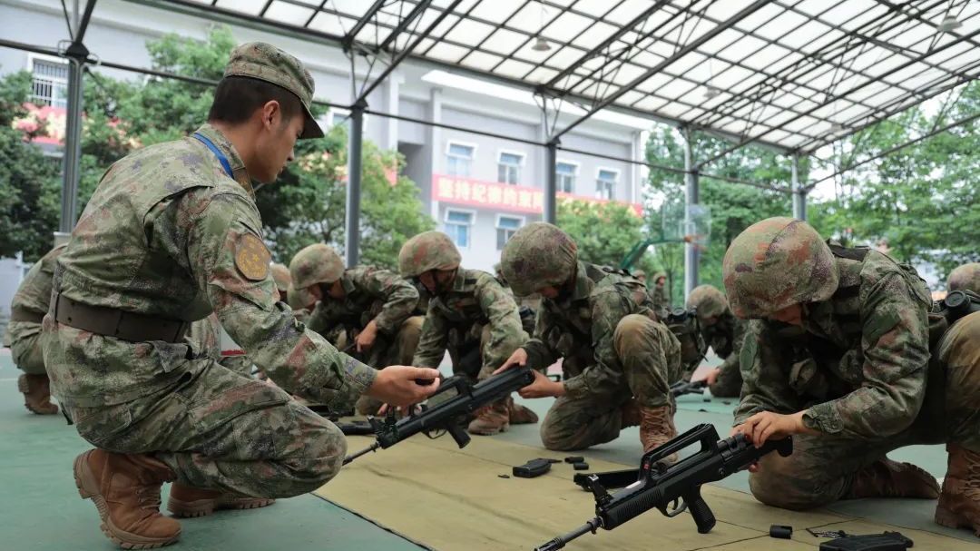历时3天 10余个科目 新兵们砺剑亮锋芒 历时3天 10余个科目 新兵们砺剑亮锋芒