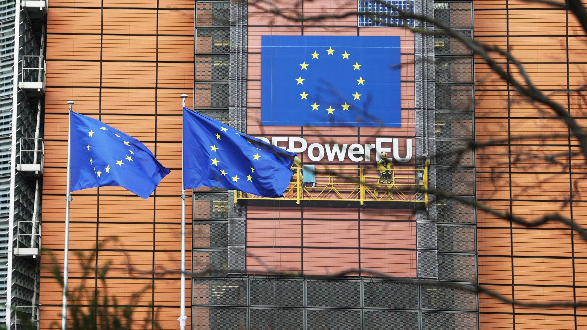 欧洲议会通过一项决定 推动对乌900亿欧元贷款方案