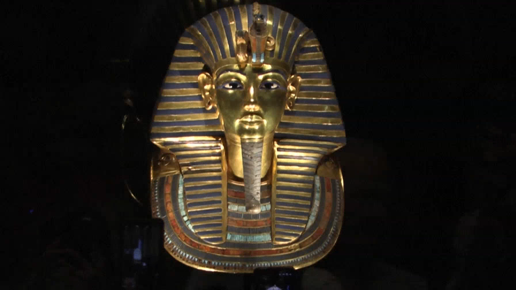 大埃及博物馆正式开放 “少年法老”宝藏吸引全球目光