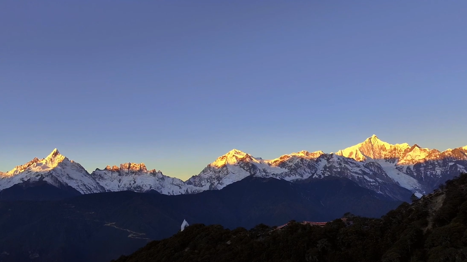 接好运！大年初一梅里雪山现“日照金山”