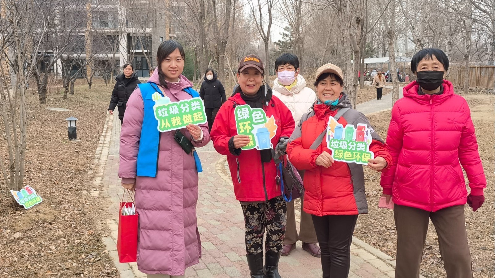 绿色环保健步行 垃圾分类我先行 南宫景苑社区开展垃圾分类宣传活动 绿色环保健步行 垃圾分类我先行 南宫景苑社区开展垃圾分类宣传活动