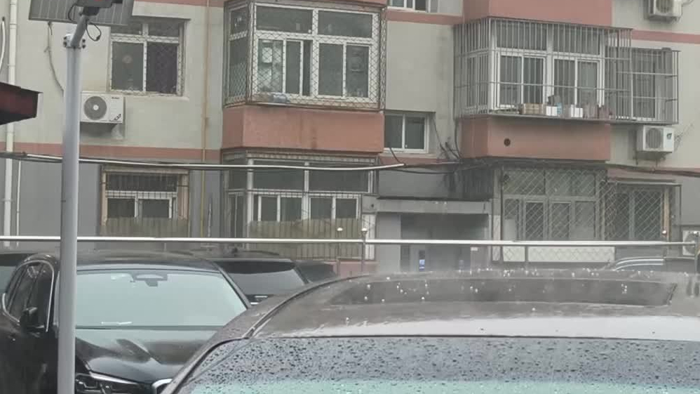 北京已有多区下冰雹，未来1至2小时全市大部仍有雷雨