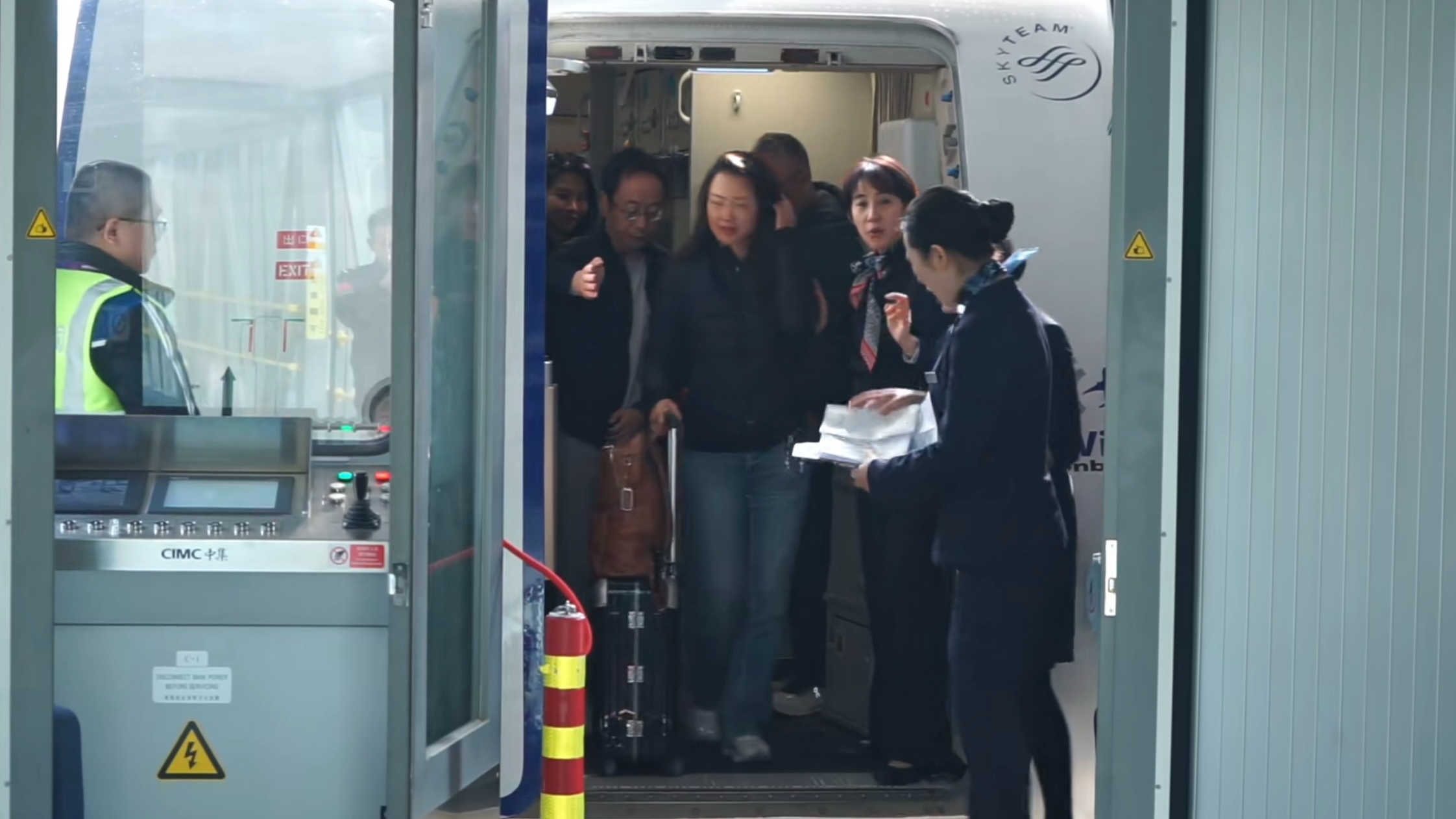 “欢迎回家！”百余名中国同胞已从中东平安飞抵北京