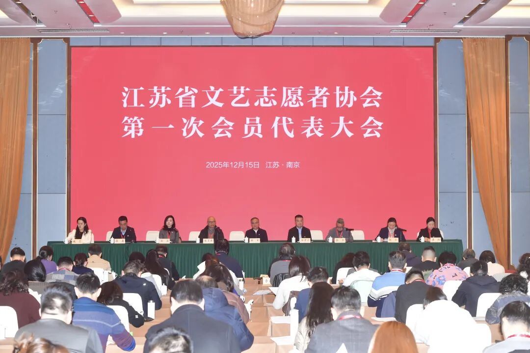 海清、朱亚文，有新身份