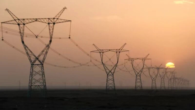 我国最大750千伏超高压环网工程正式“合龙” 我国最大750千伏超高压环网工程正式“合龙”