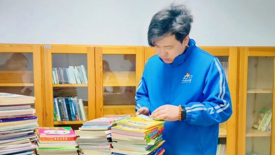 共朝美好 志在“潮”头｜千册图书汇聚朝外温暖——