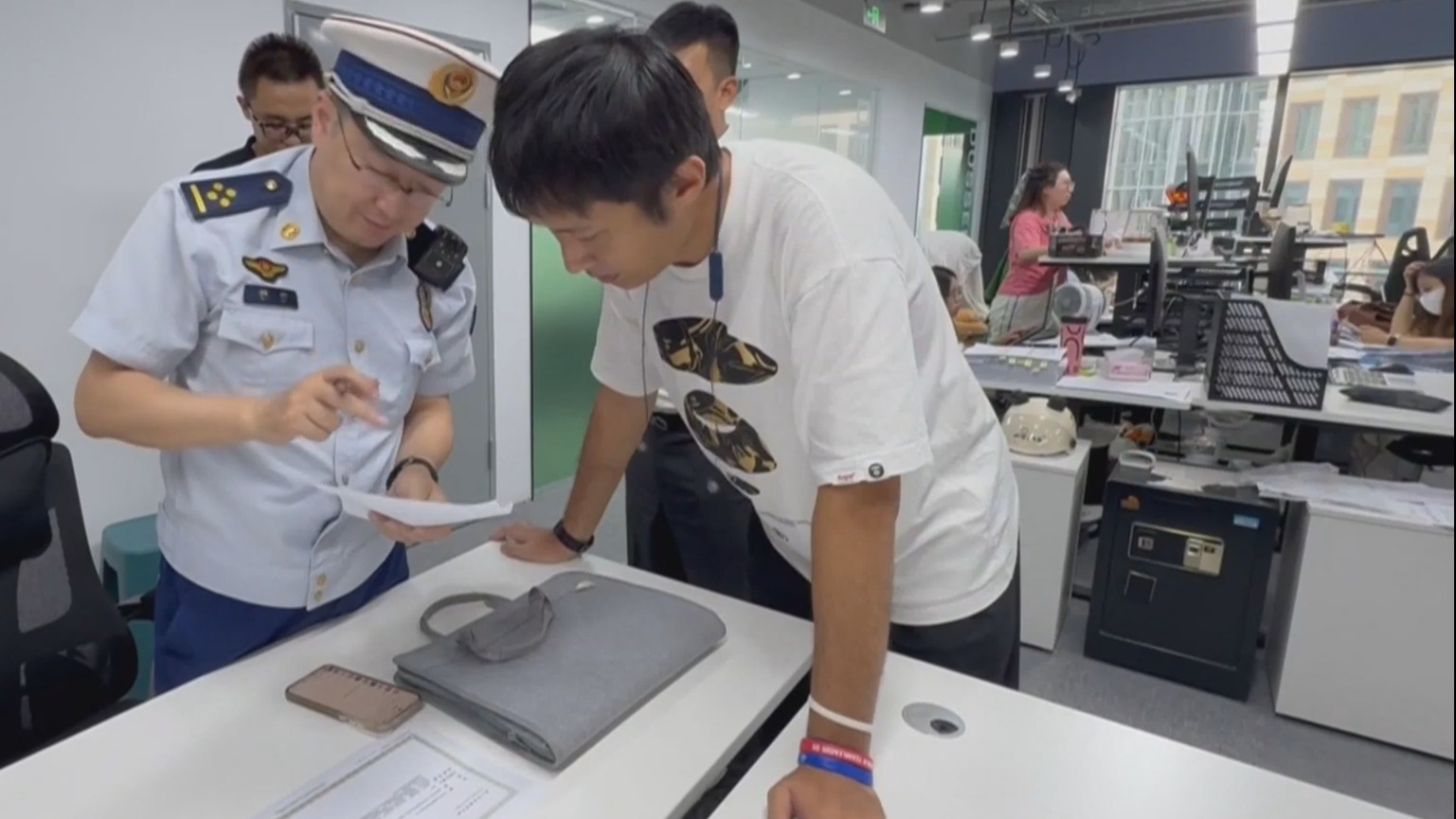 全市夜查整治电动自行车消防隐患