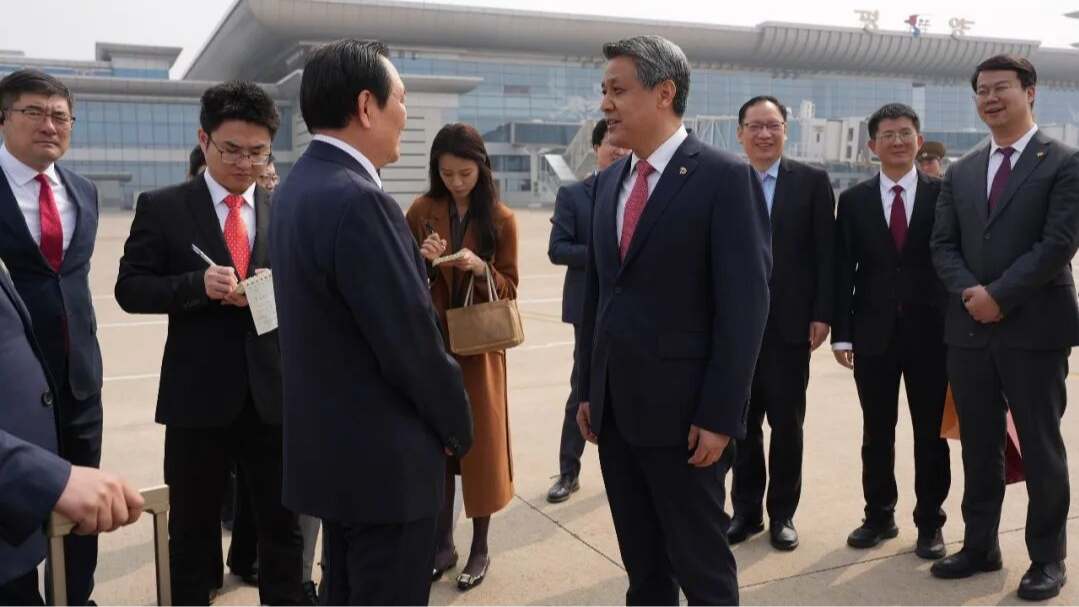 中国国航北京至平壤直飞客运航线复航,王亚军大使迎接首批乘客 中国国航北京至平壤直飞客运航线复航,王亚军大使迎接首批乘客