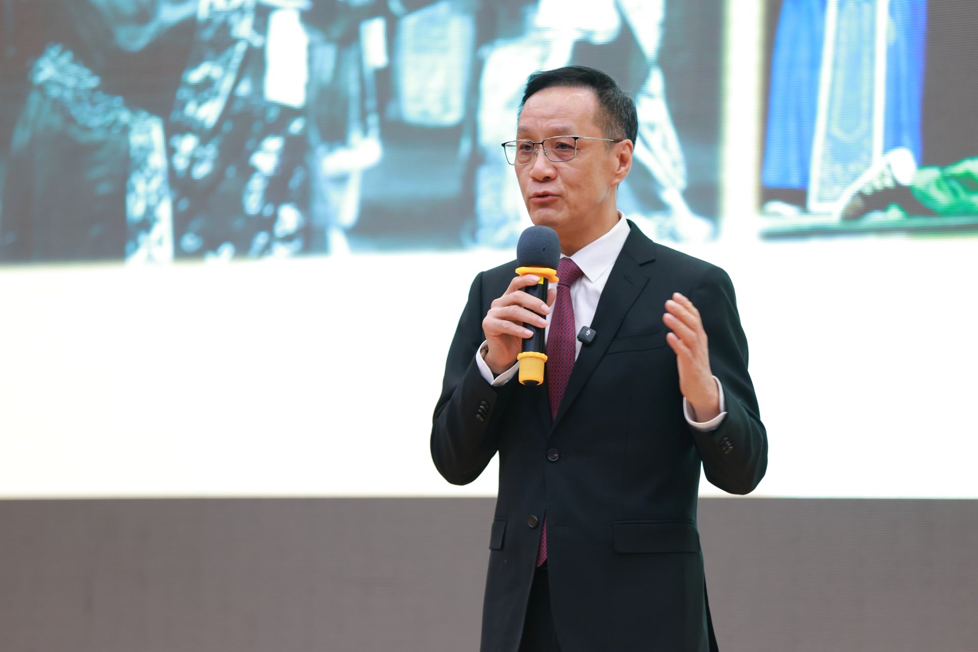 冯远征做客中国科学院大学，与师生共话“艺术人生”