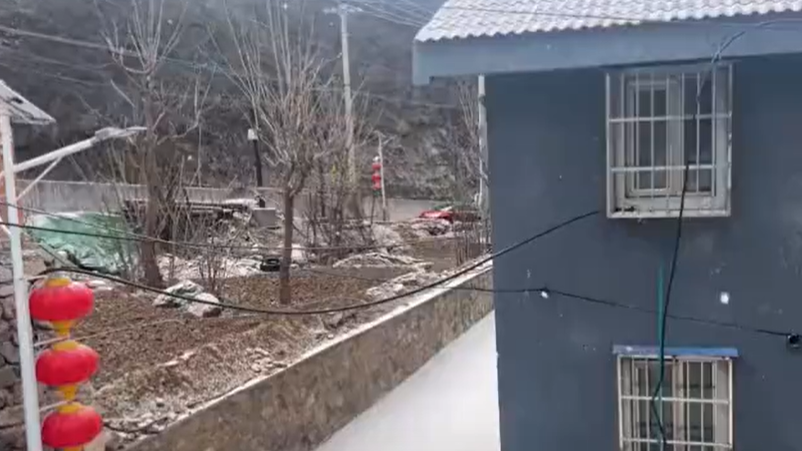 大年初六雪打灯!北京门头沟区雁翅镇北马套村飘雪 大年初六雪打灯!北京门头沟区雁翅镇北马套村飘雪