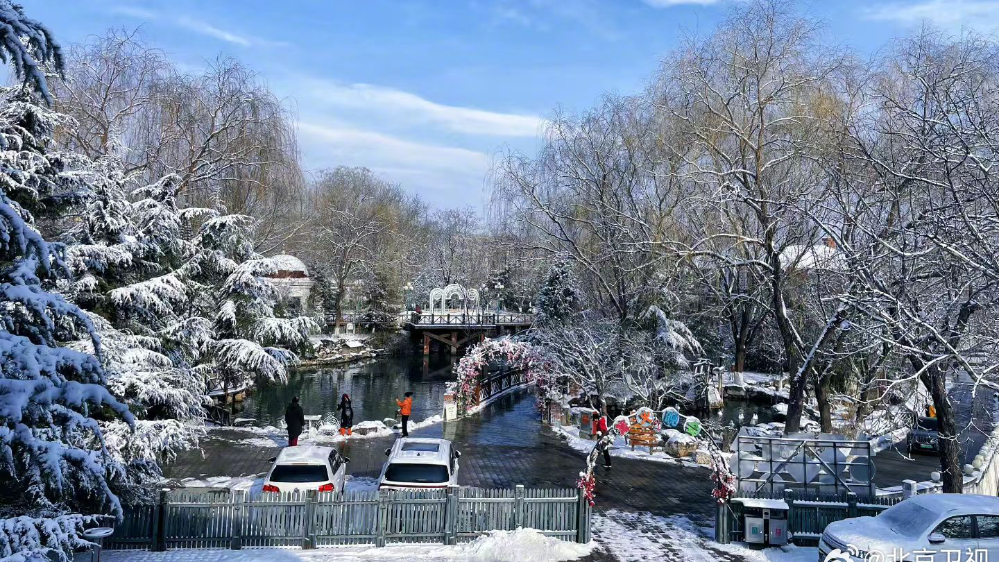 瑞雪初临天毓山庄，欧式建筑与白雪撞满怀，漫步其间仿佛闯入童话世界