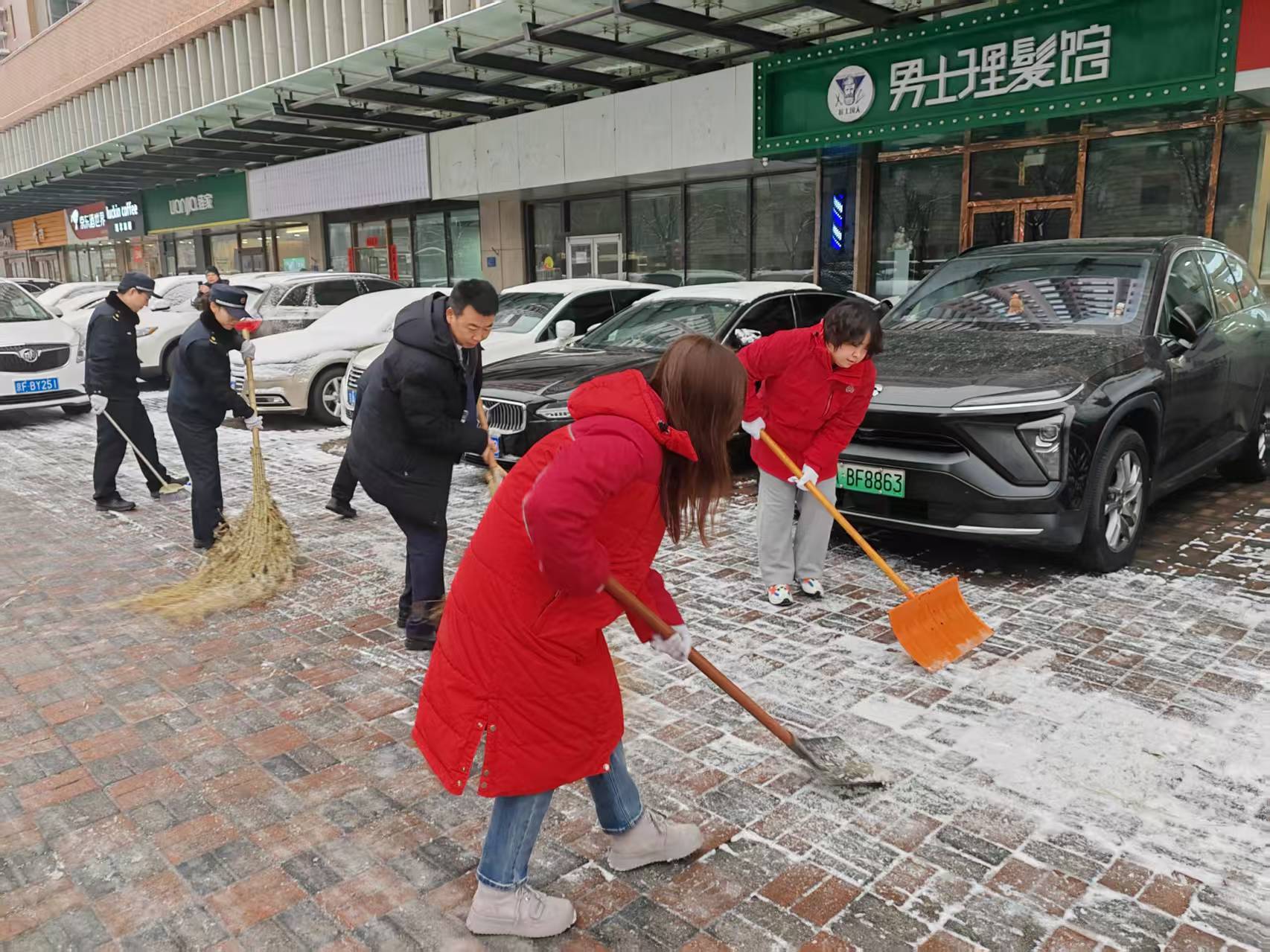 最新消息:北京累计出动作业人员15.3万人次扫雪铲雪