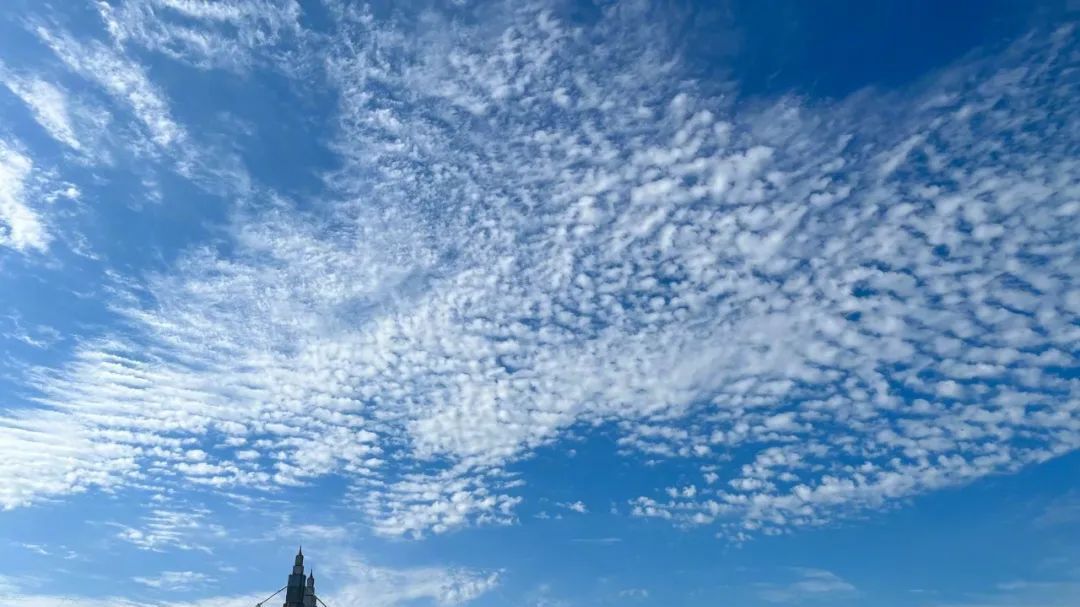 北京出现大面积鱼鳞云!气象部门:小心风雨! 北京出现大面积鱼鳞云!气象部门:小心风雨!