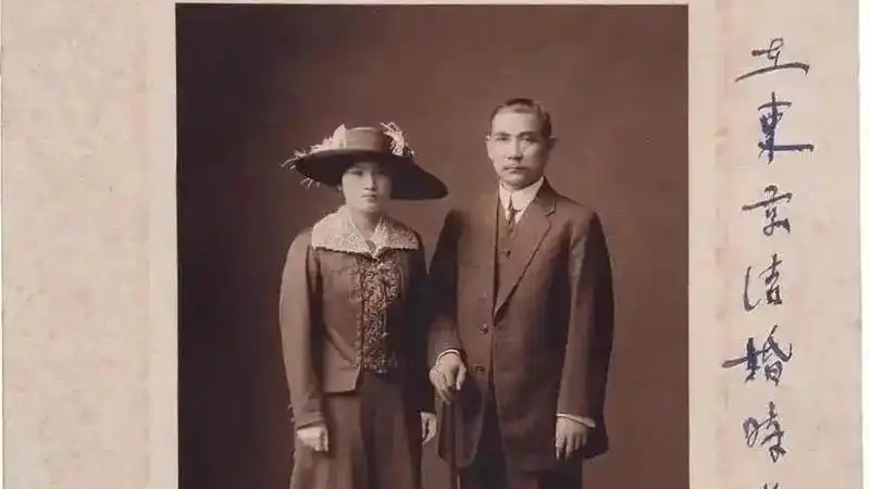 你敢相信?孙中山迎娶宋庆龄 送她的定情信物竟是一把枪! 你敢相信?孙中山迎娶宋庆龄 送她的定情信物竟是一把枪!