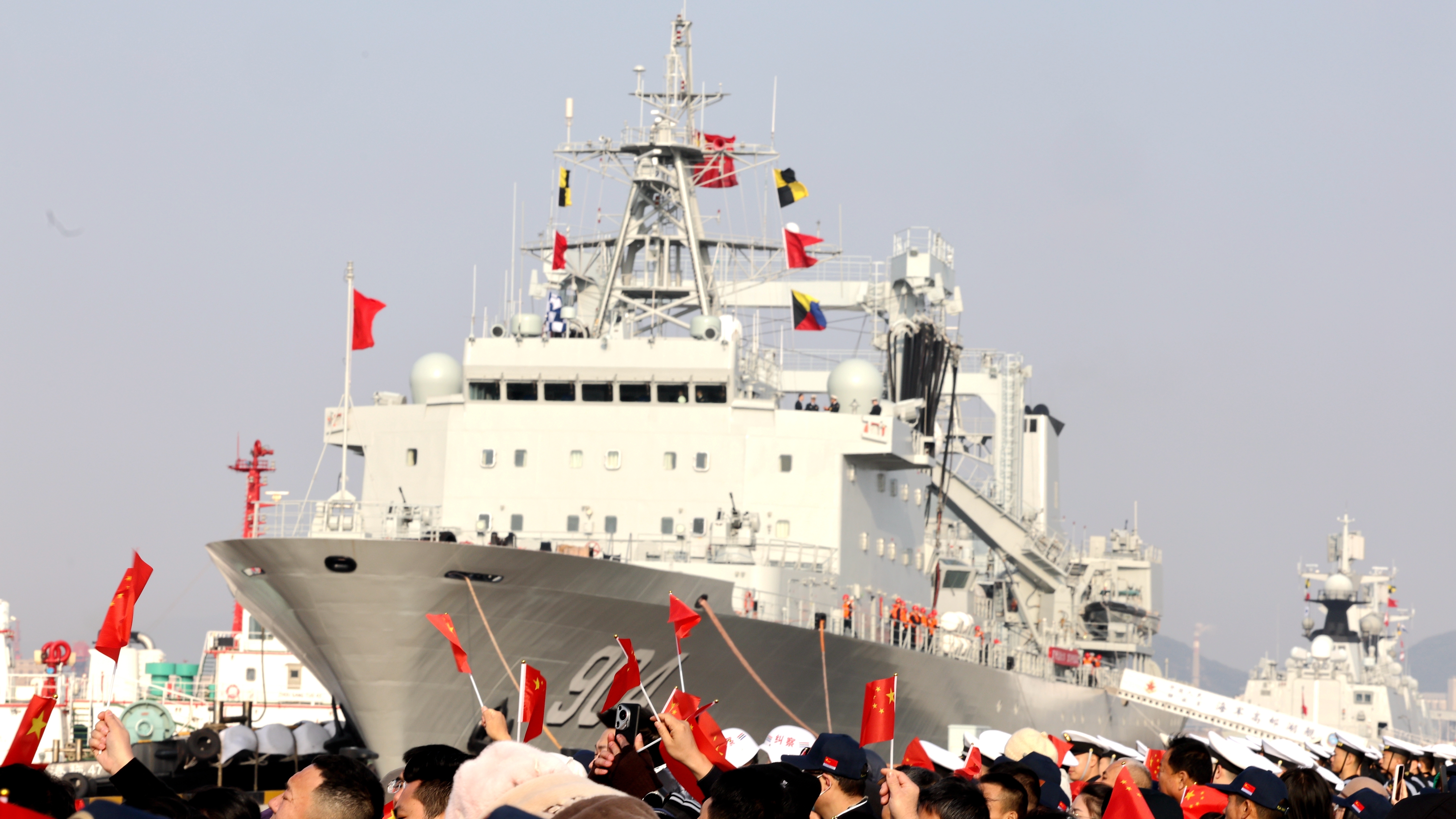 中国海军第47批护航编队起航赴亚丁湾 中国海军第47批护航编队起航赴亚丁湾