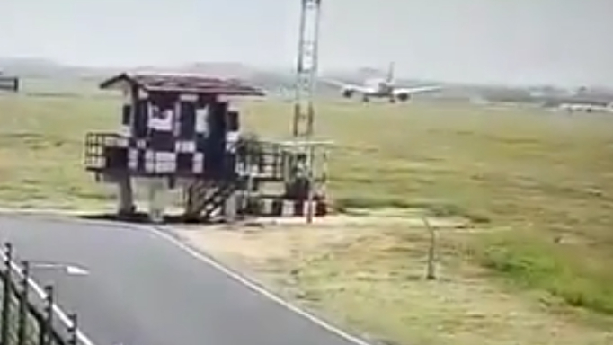 印度客机坠毁全程监控首曝光:从起飞到爆炸不足1分钟 印度客机坠毁全程监控首曝光:从起飞到爆炸不足1分钟