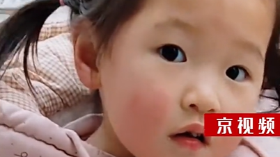 13岁小孩哥带妹妹重现苏炳添跑步名场面，解说气势拉满