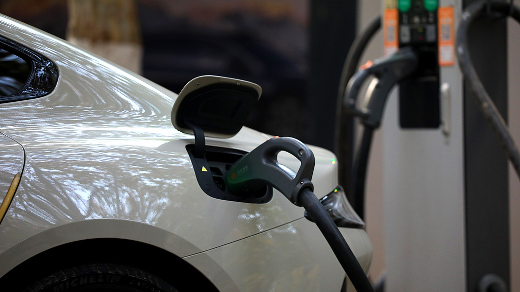 网传“新能源车充电涨价是因为用油发电”?真相来了 网传“新能源车充电涨价是因为用油发电”?真相来了